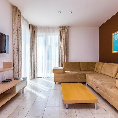 Awesome In With Outdoor Swimming Pool, Wifi And Swimming Pool *