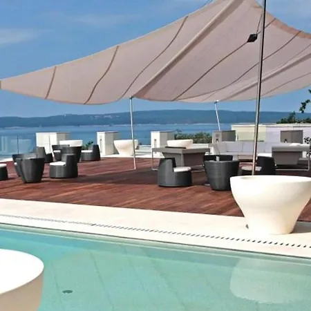 Awesome In With Outdoor Swimming Pool, Wifi And Swimming Pool Apartment