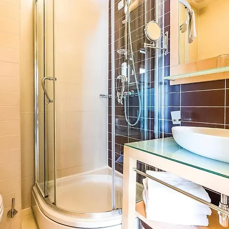 Awesome In With Outdoor Swimming Pool, Wifi And Swimming Pool *